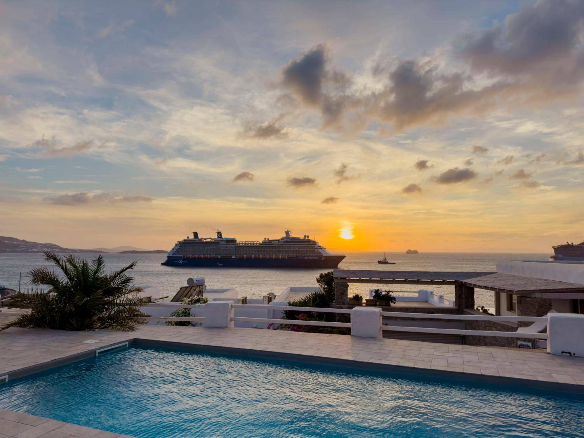 With-Inn Mykonos Suites Tourlos Exterior photo