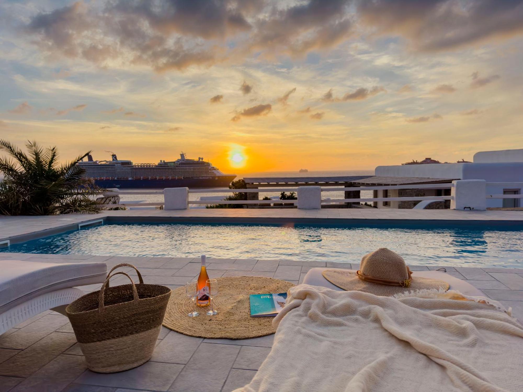 With-Inn Mykonos Suites Tourlos Exterior photo
